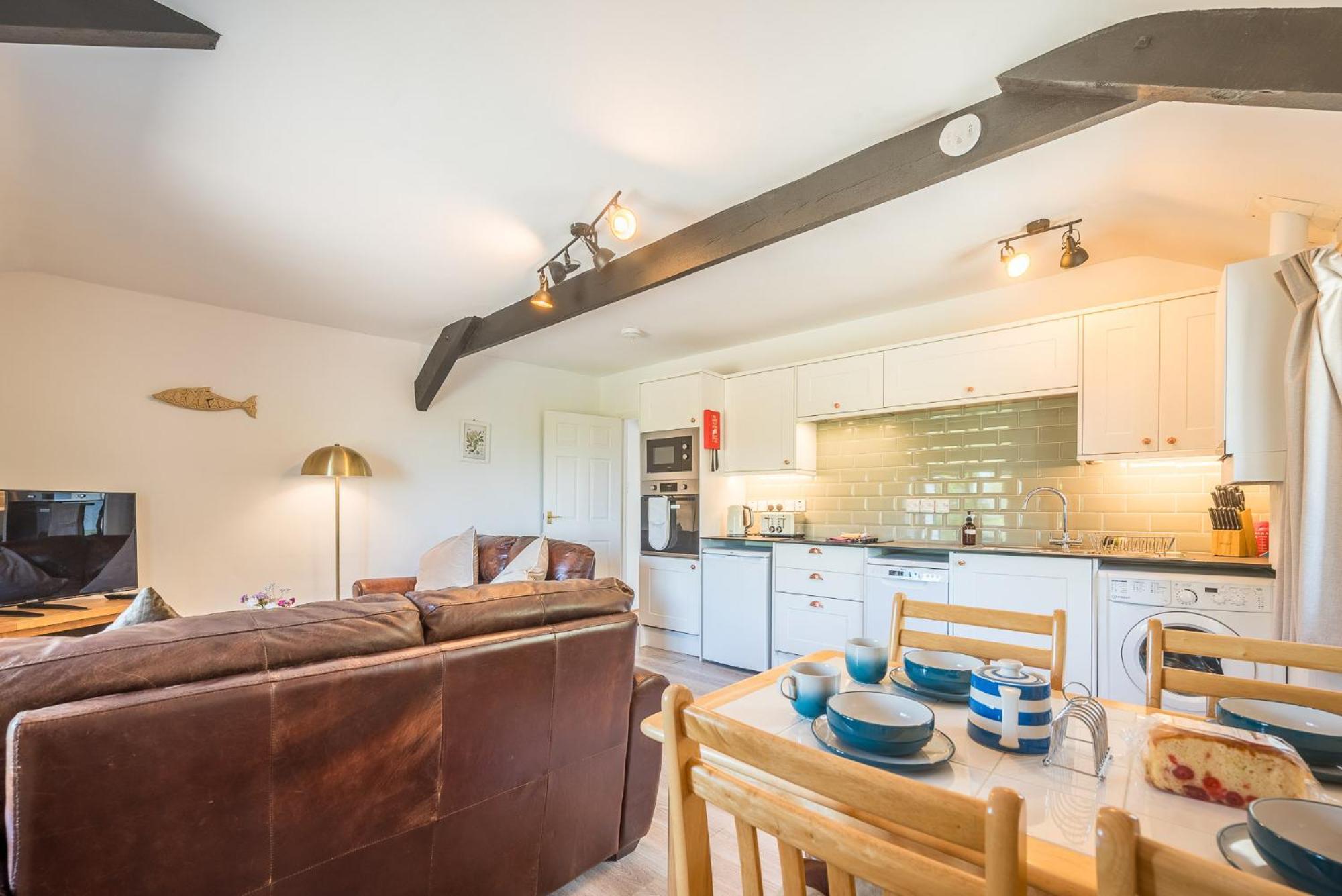 Polrunny Farm Elderberry Cottage With Sea View 보스캐슬 외부 사진